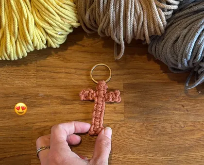 Kruis sleutelhanger